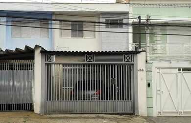 Imagem: A casa possui 3 Dormitórios, 4 Banheiros, 2 Vagas na garagem