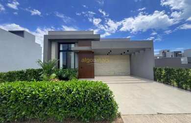 Imagem: A casa possui 3 Dormitórios, 3 Banheiros, 2 Vagas na garagem