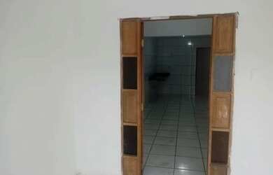 Imagem: A casa possui 2 Dormitórios, 2 Banheiros, 1 Vaga na garagem