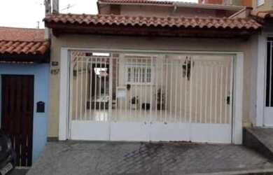 Imagem: A casa possui 2 Dormitórios, 1 Banheiro, 2 Vagas na garagem