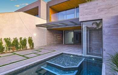 Imagem: A casa em condomínio possui 4 Dormitórios, 5 Banheiros, 2