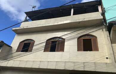 Imagem: A casa possui 3 Dormitórios, 2 Banheiros, 1 Vaga na garagem