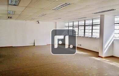 Imagem: O depósito possui 2 Vagas na garagem e 120m² de Área e está