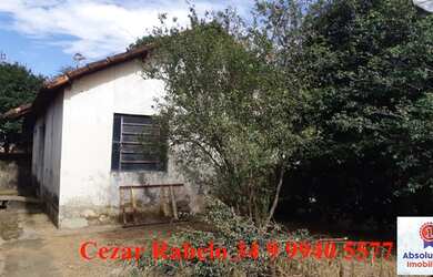 Imagem: A casa à venda possui 3 Dormitórios, 1 Banheiro, 3 Vagas na