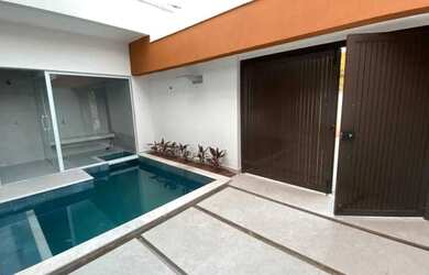 Imagem: A casa em condomínio possui 5 Dormitórios, 5 Banheiros, 2