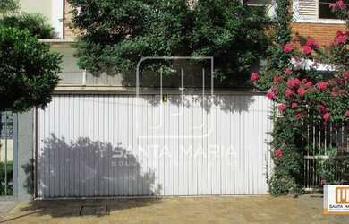 Imagem: O depósito possui 2 Vagas na garagem, 200m² de Área e está