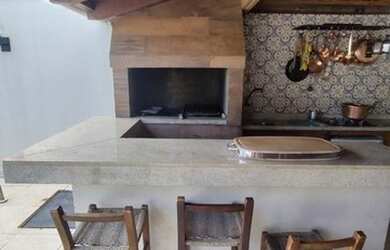 Imagem: A casa possui 2 Dormitórios, 1 Banheiro, 1 Vaga na garagem