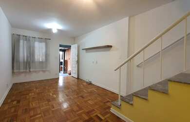 Imagem: A casa possui 2 Dormitórios, 2 Banheiros, 1 Vaga na garagem