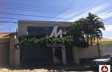 Imagem: O depósito possui 4 Vagas na garagem, 330m² de Área e está