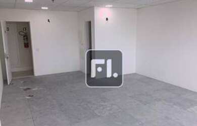 Imagem: O depósito para alugar possui 2 Vagas na garagem e 78m² de