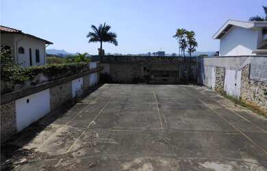 Imagem: O terreno possui 611m² de Área e está localizado em Lapa