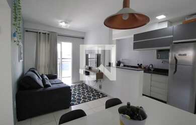 Imagem: O apartamento possui 2 Dormitórios, 1 Banheiro, 1 Vaga na garagem