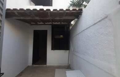 Imagem: A casa possui 2 Dormitórios, 1 Banheiro, 80m² de Área e