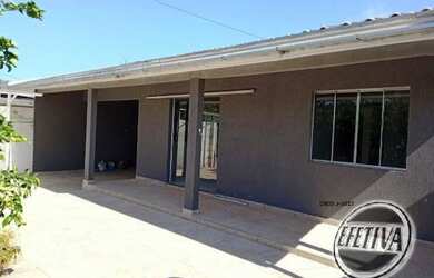 Imagem: A casa possui 5 Dormitórios, 1 Banheiro, 3 Vagas na garagem