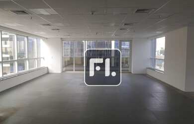 Imagem: O depósito possui 5 Vagas na garagem, 203m² de Área e está