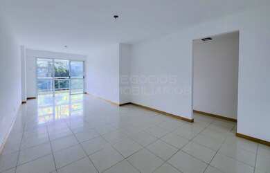 Imagem: O apartamento possui 4 Dormitórios, 3 Banheiros, 2 Vagas na