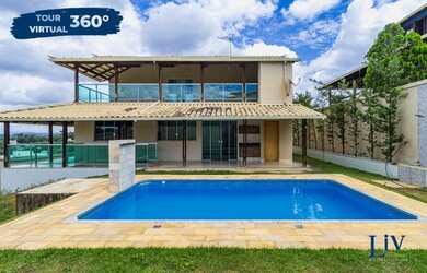 Imagem: A casa possui 5 Dormitórios, 3 Banheiros, 4 Vagas na garagem