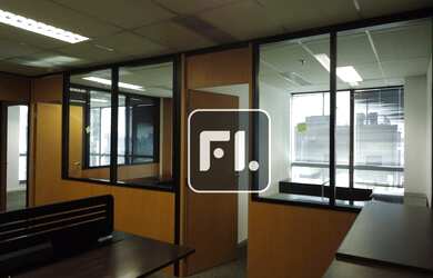 Imagem: O depósito possui 4 Vagas na garagem e 106m² de Área e está