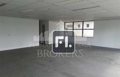 Imagem: O depósito possui 4 Vagas na garagem, 111m² de Área e está