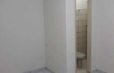 Imagem: A kitnet possui 1 Dormitório, 1 Banheiro, 5 Vagas na garagem