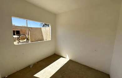 Imagem: A casa possui 3 Dormitórios, 2 Banheiros, 3 Vagas na garagem