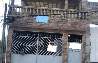 Imagem: A casa possui 3 Dormitórios, 2 Banheiros, 1 Vaga na garagem