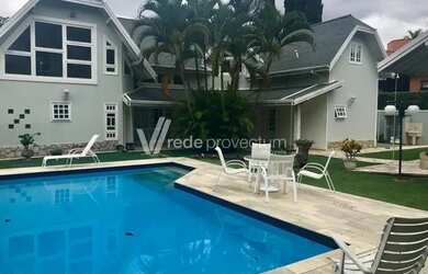 Imagem: A casa em condomínio possui 4 Dormitórios, 5 Banheiros, 4