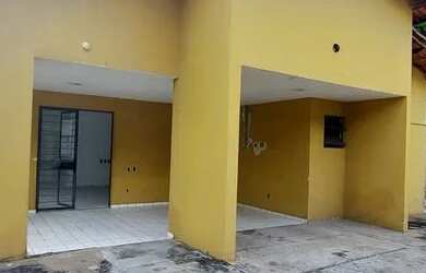 Imagem: A casa possui 3 Dormitórios, 3 Banheiros, 4 Vagas na garagem