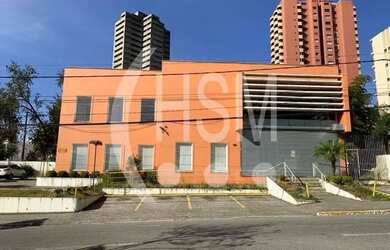 Imagem: O depósito possui 5 Vagas na garagem, 516m² de Área e está