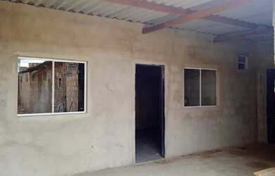 Imagem: A casa possui 2 Dormitórios, 1 Banheiro e está localizado