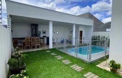 Imagem: A casa possui 3 Dormitórios, 4 Banheiros, 2 Vagas na garagem