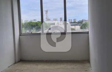 Imagem: O depósito possui 1 Vaga na garagem, 27m² de Área e está