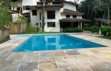 Imagem: A casa em condomínio possui 5 Dormitórios, 4 Banheiros, 5