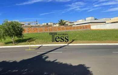 Imagem: O terreno possui 855m² de Área e está localizado em Loteamento