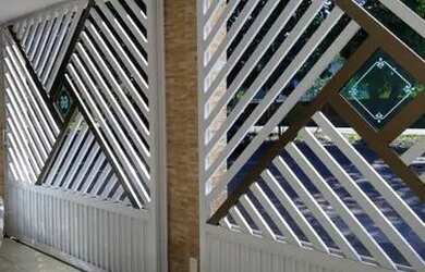 Imagem: A casa possui 2 Dormitórios, 1 Banheiro, 2 Vagas na garagem