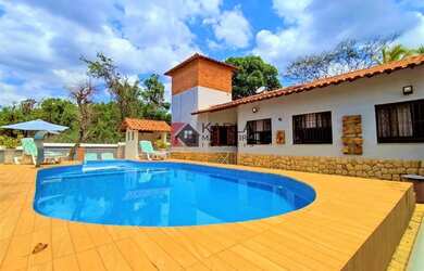 Imagem: A casa possui 5 Dormitórios, 5 Banheiros, 5 Vagas na garagem