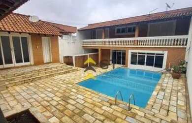 Imagem: A casa possui 2 Dormitórios, 4 Banheiros, 4 Vagas na garagem