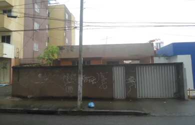 Imagem: A casa possui 3 Dormitórios, 2 Banheiros, 1 Vaga na garagem