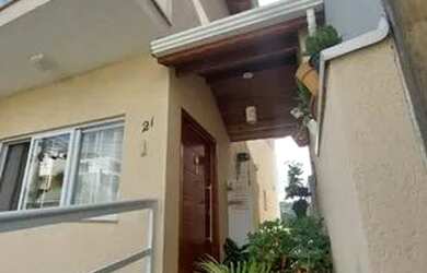 Imagem: A casa em condomínio possui 3 Dormitórios, 2 Banheiros, 5