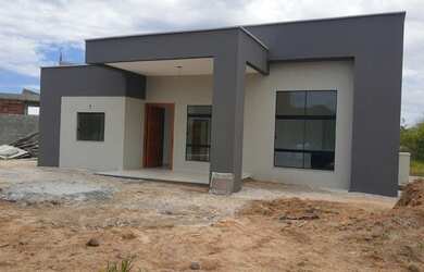 Imagem: A casa possui 4 Dormitórios, 3 Banheiros, 127m² de Área e