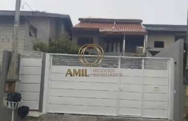 Imagem: A casa possui 4 Dormitórios, 3 Banheiros, 4 Vagas na garagem