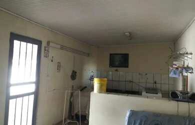 Imagem: A casa possui 2 Dormitórios, 1 Banheiro, Imóvel novo e está