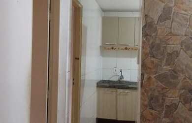 Imagem: O apartamento possui 2 Dormitórios, 1 Banheiro, 1 Vaga na garagem