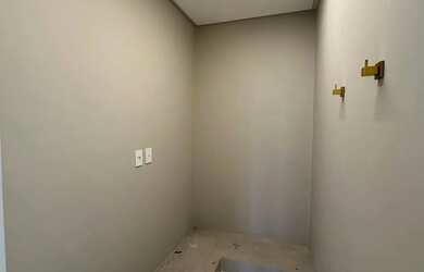 Imagem 8: Sobrado para venda possui 453 metros quadrados com 4 suítes em Jardins...