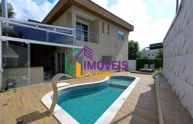 Imagem: A casa em condomínio possui 4 Dormitórios, 5 Banheiros, 4