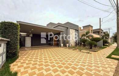 Imagem: A casa em condomínio possui 4 Dormitórios, 5 Banheiros, 4