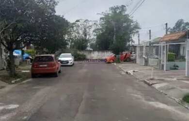 Imagem 14: Casa em Porto Alegre, no bairro Hípica, com 2 dormitório s , e 2 banheiros,...