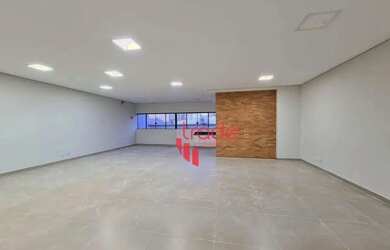 Imagem: O depósito possui 5 Vagas na garagem, 661m² de Área e está