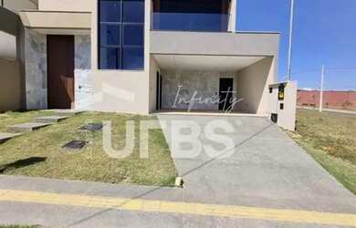 Imagem: A casa em condomínio possui 4 Dormitórios, 5 Banheiros, 2