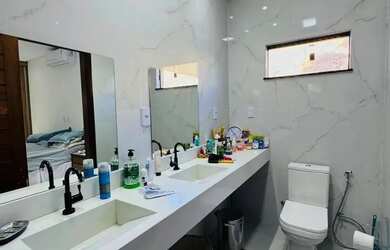 Imagem: A casa em condomínio possui 4 Dormitórios, 5 Banheiros, 3